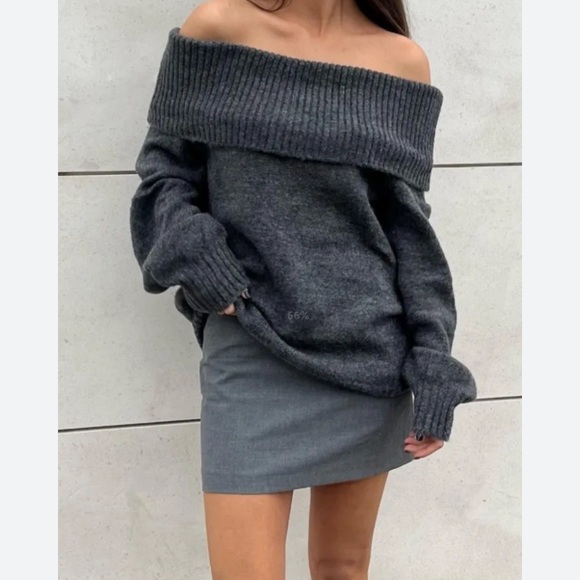 Size S H&M shoulder off navy color sweater - Picture 6 of 7